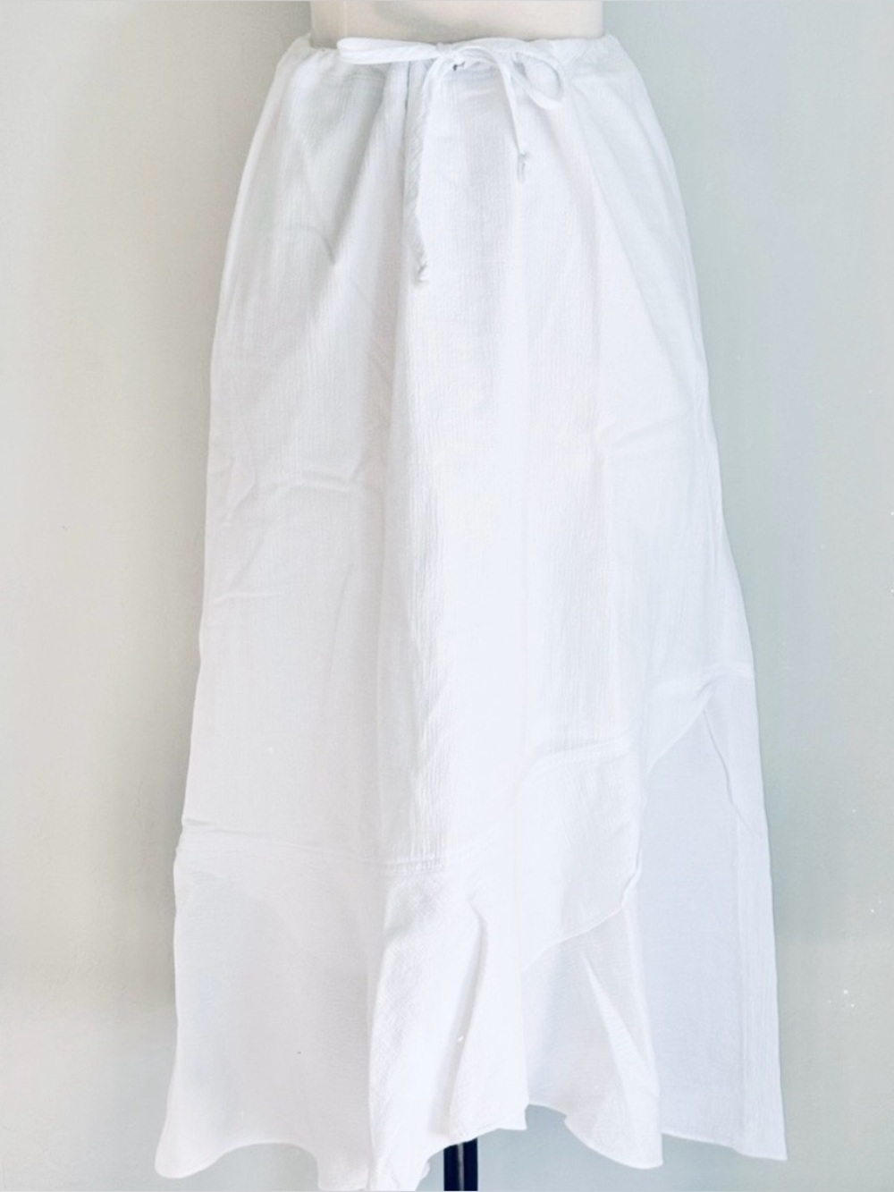 TravelSmith White Textured Drawstring Waist Skirt, Size Small